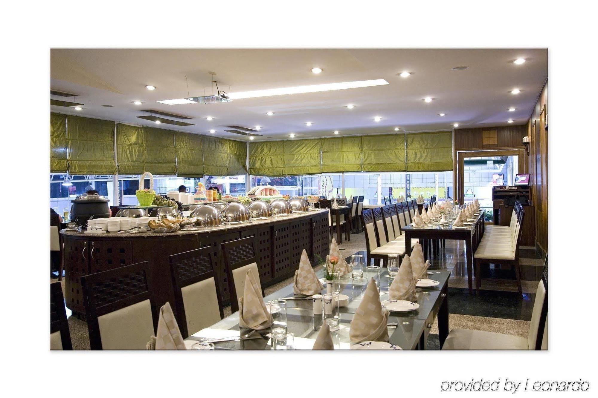 Clarks Inn, Pacific Mall Ghaziabad Restaurante foto