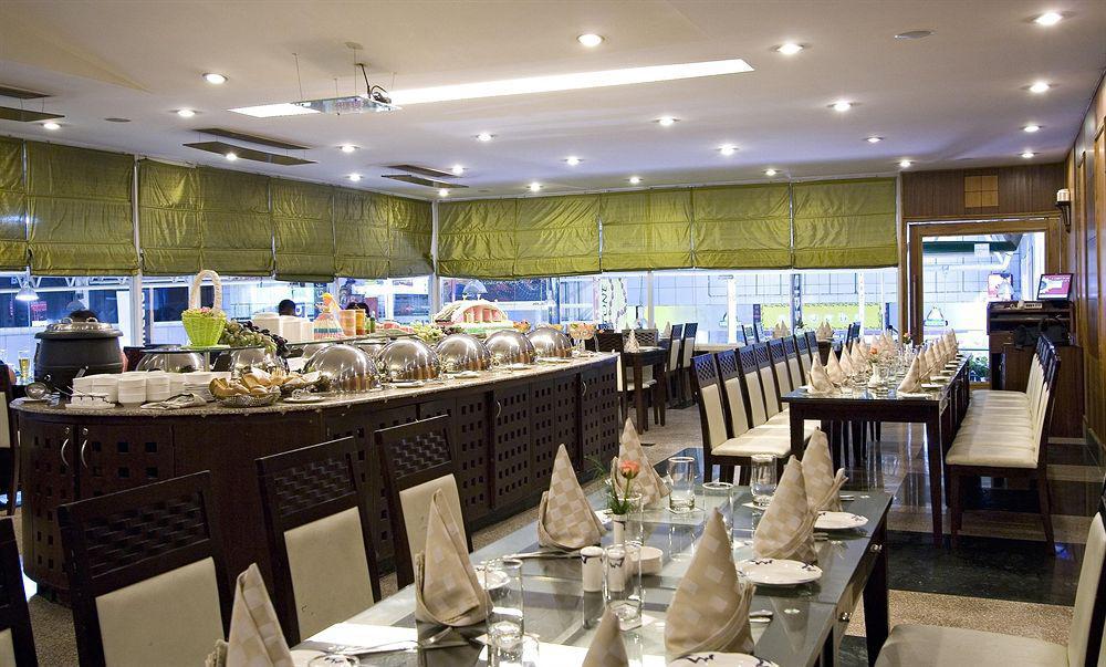 Clarks Inn, Pacific Mall Ghaziabad Exterior foto